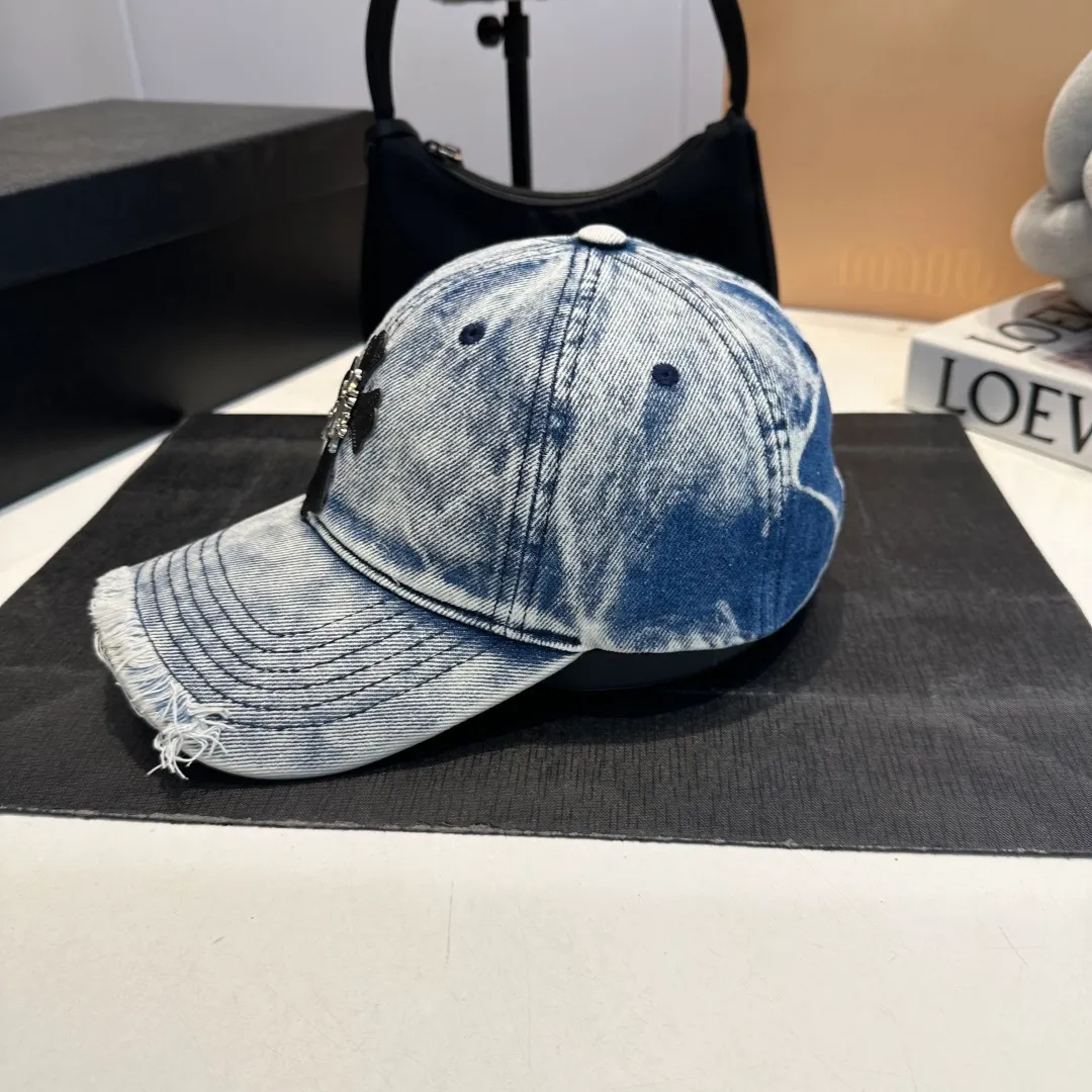P60 Croxin's new denim denim baseball cap. Washed twill denim baseball cap. Newly launched washed denim series, casual and versatile. An artifact for spring and summer wardrobe matching.